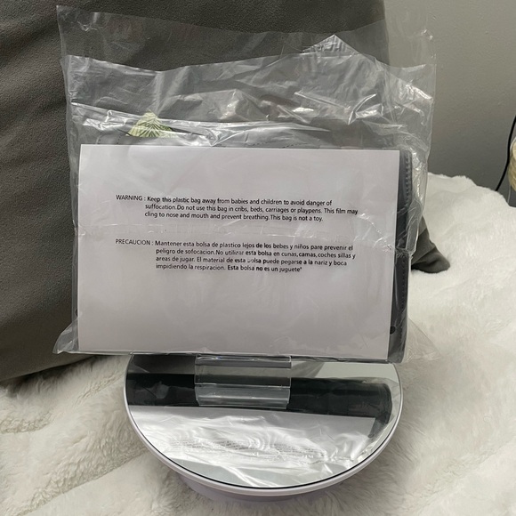 Badgley Mischka V Quilted Gray Crossbody Bag - Picture 6 of 7